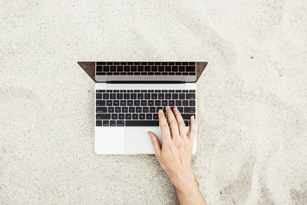 CNTraveler's tweet photo. Arianna Huffington created a tool that deletes emails while you're on vacation https://t.co/0ONRRMJhDg https://t.co/dheXsdL1AZ