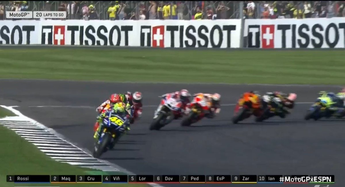 MotoGP_ESPN's tweet photo. #MotoGPxESPN ¡Valentino Rossi con una gran largada se acomoda en el primer puesto! Sigue la carrera en ESPN 3 y @ESPNPLAY https://t.co/YqtOLlYKAo