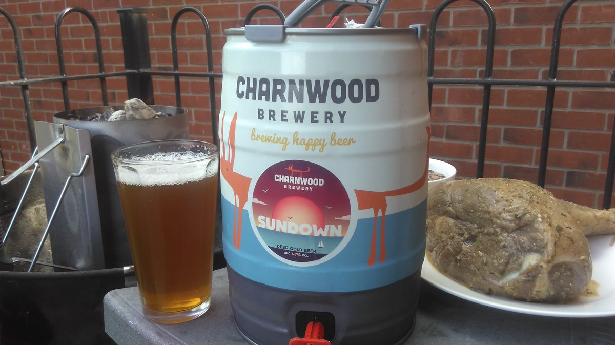 bbqbeerbeaver's tweet photo. #Sunday #BBQ with great beer from @charnbrew courtesy of @MrMiaghi101 #ThankYou https://t.co/Kk2Ep1Hisc