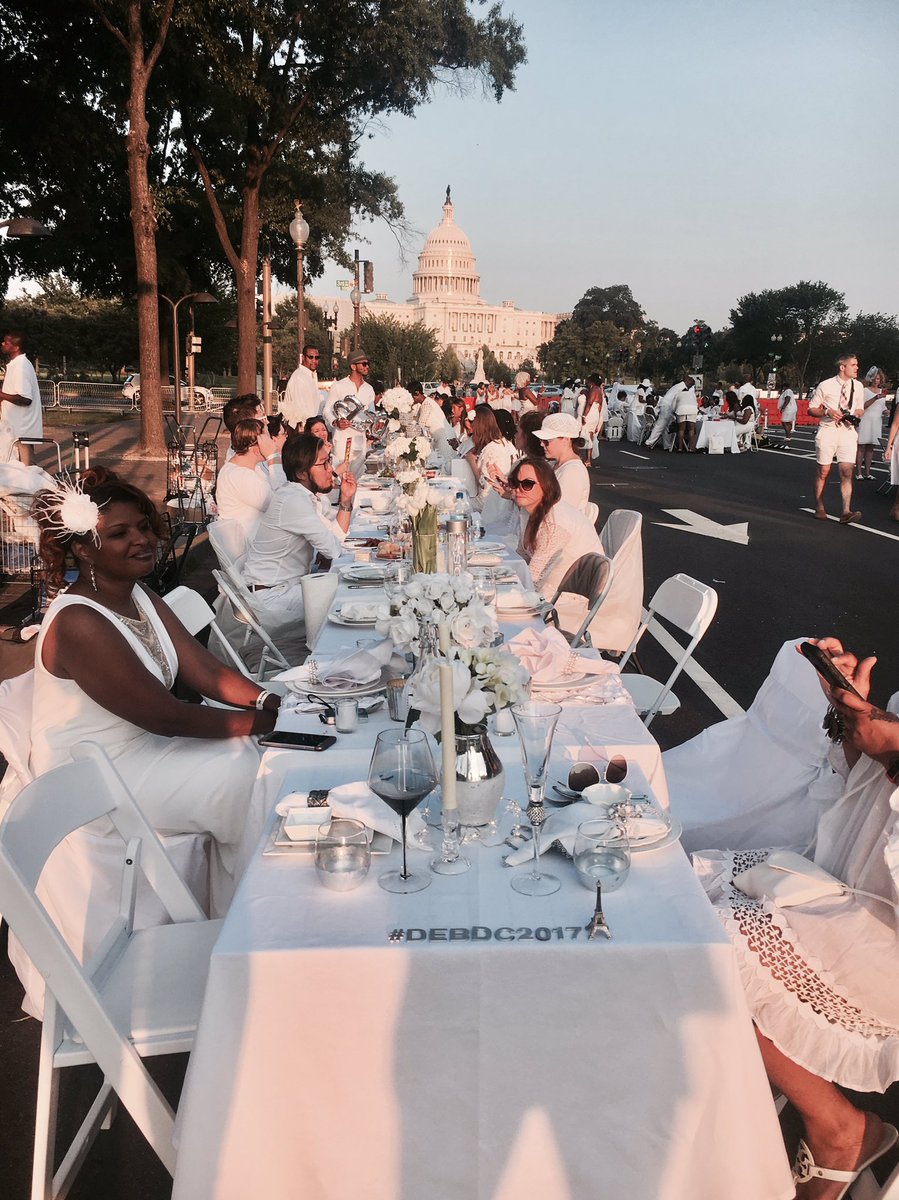 HungryLobbyist's tweet photo. Last nights @DinerenBlancDC #DEBDC2017 had the best backdrop of them all! Wow! @fox5dc @FamousDC @nbcwashington #FotoDC https://t.co/PTTlbxJux2