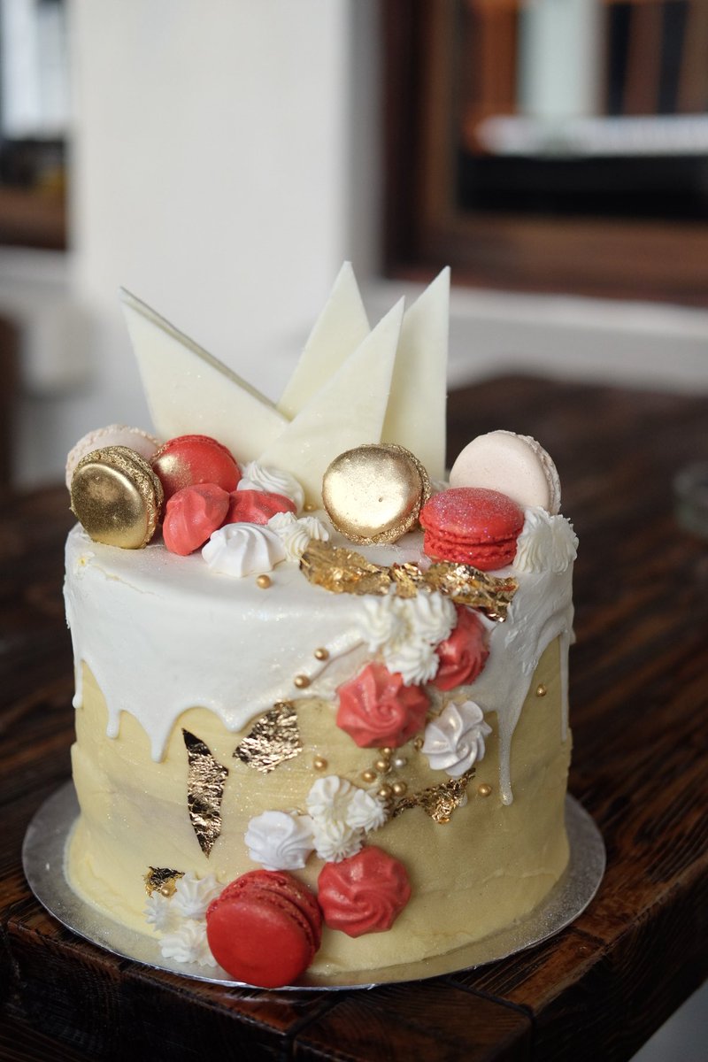 ai_video_s's tweet photo. This afternoon we surprised @BenikePalfi from @ILoveFoodiesCT with her very own @TessasBakery Birthday Cake!!! How delish does this look? https://t.co/Nv1flq0DHM