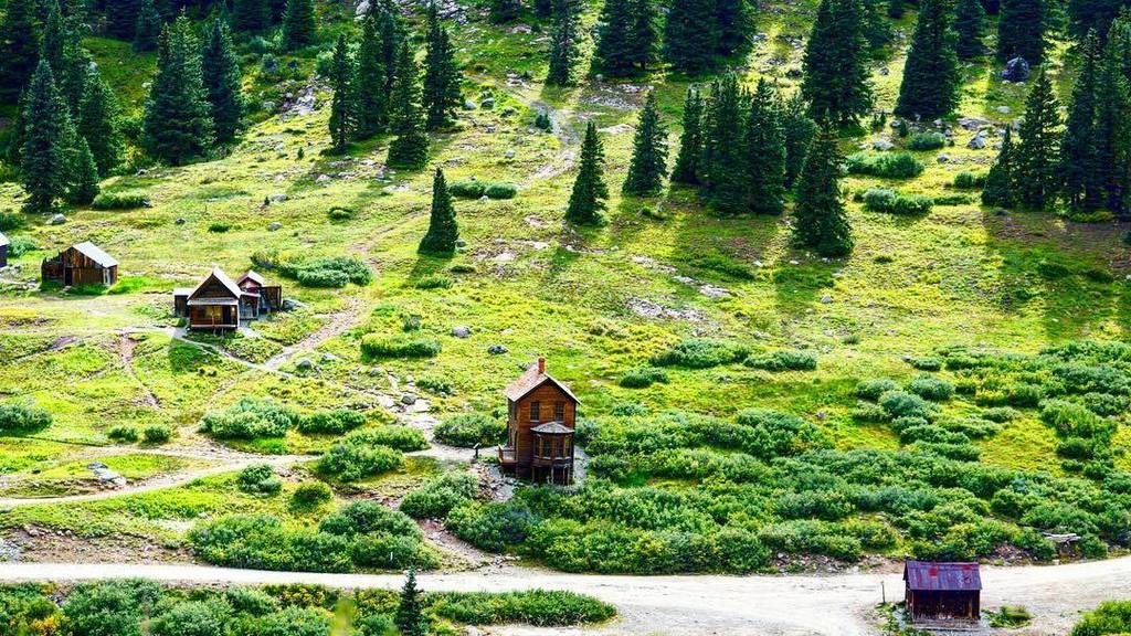 libbysonloose's tweet photo. One of the best things about 4x4-ing is gaining access to abandoned places like #AnimasForks, a ghost town leftover from the #goldrush era.… https://t.co/j11FnwBf39