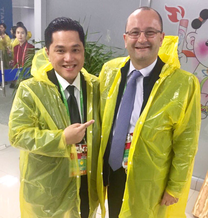 .<a href="/erickthohir/">Erick Thohir</a> <a href="/FIBA/">FIBA Basketball</a> Central Board Member and FIBA SG discussing fashion for ☔occasions. @FISUnetwork #SUTaipei2017 #OpeningCeremony