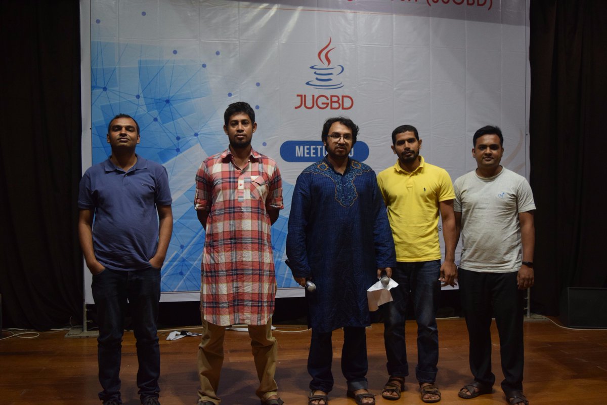 szLynAs's tweet photo. Standing with some of the great java developers in Bangladesh #JUGBD https://t.co/WccfcuYYmh