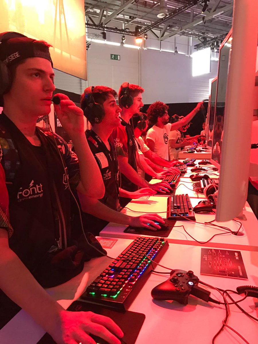 bengeljo's tweet photo. @Ubisoft Thanks for letting us play R6 against @fonttenergy, it was a close game between us and a nice demo of the new update. https://t.co/EDtaQUI8iJ