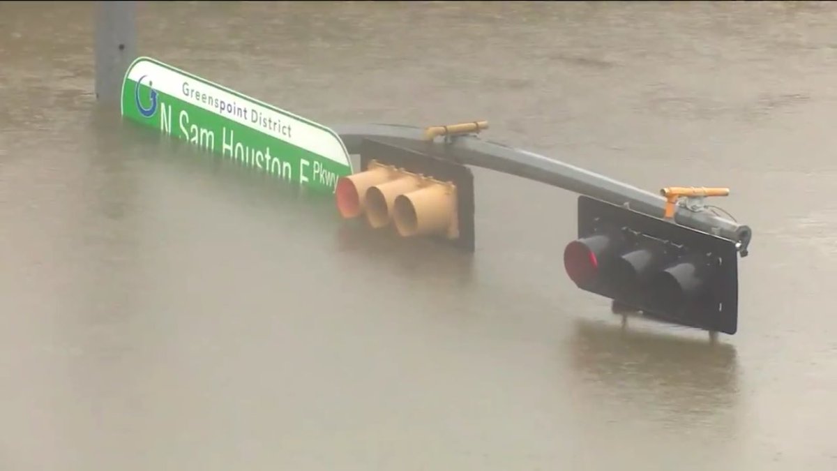 RNBWCV's tweet photo. 🚥
Damn :(
#houstonflood #Harvey #HurricaneHarvey https://t.co/8dF6IDYVUy