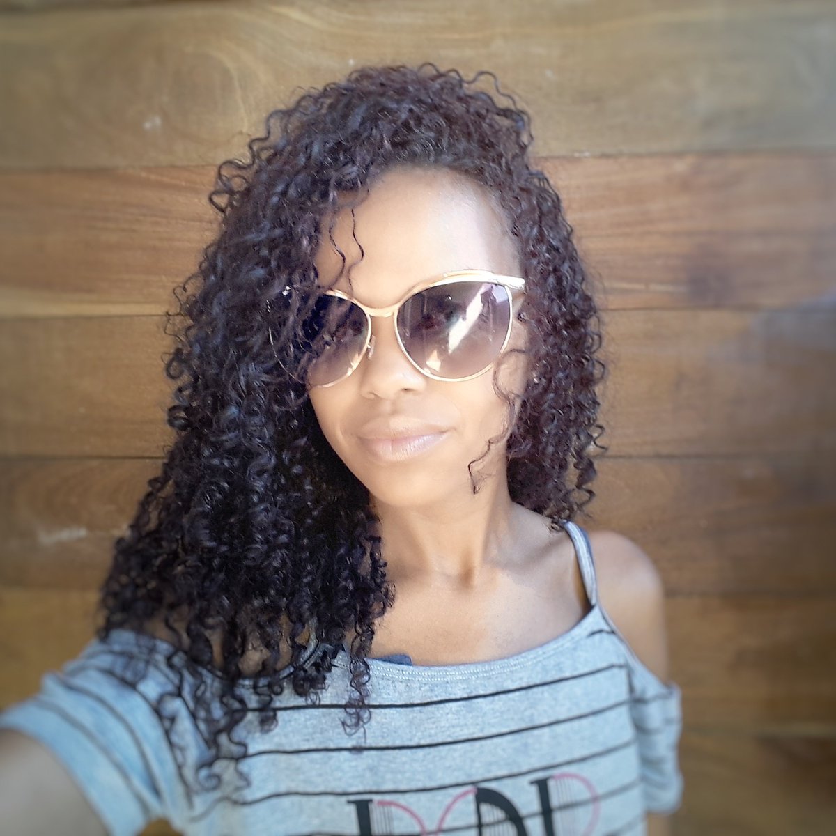 FlaviinhaGodoi's tweet photo. Sabe aquele alguém perfeito Eu era,Eu era 🎶🎶🎶

#Bomdia #Domingo #cachea #cachos #rj https://t.co/70BGQ1inKT