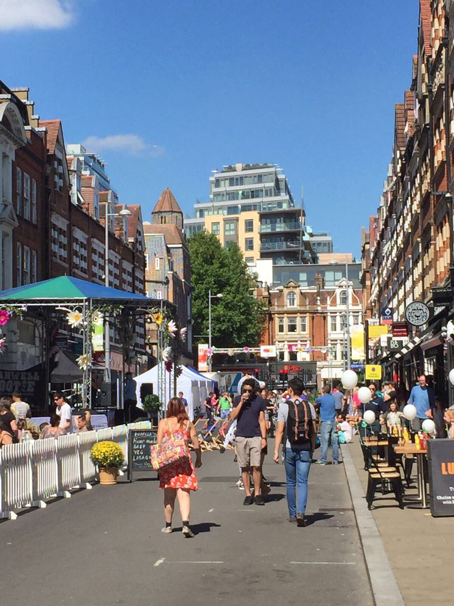ForArtsSakeUK's tweet photo. Another glorious #MakeItSunday event outside the gallery - the sun is still shining, come and join us! @makeitealing #Ealing #BondStreet https://t.co/ZsZ8xVJV3R