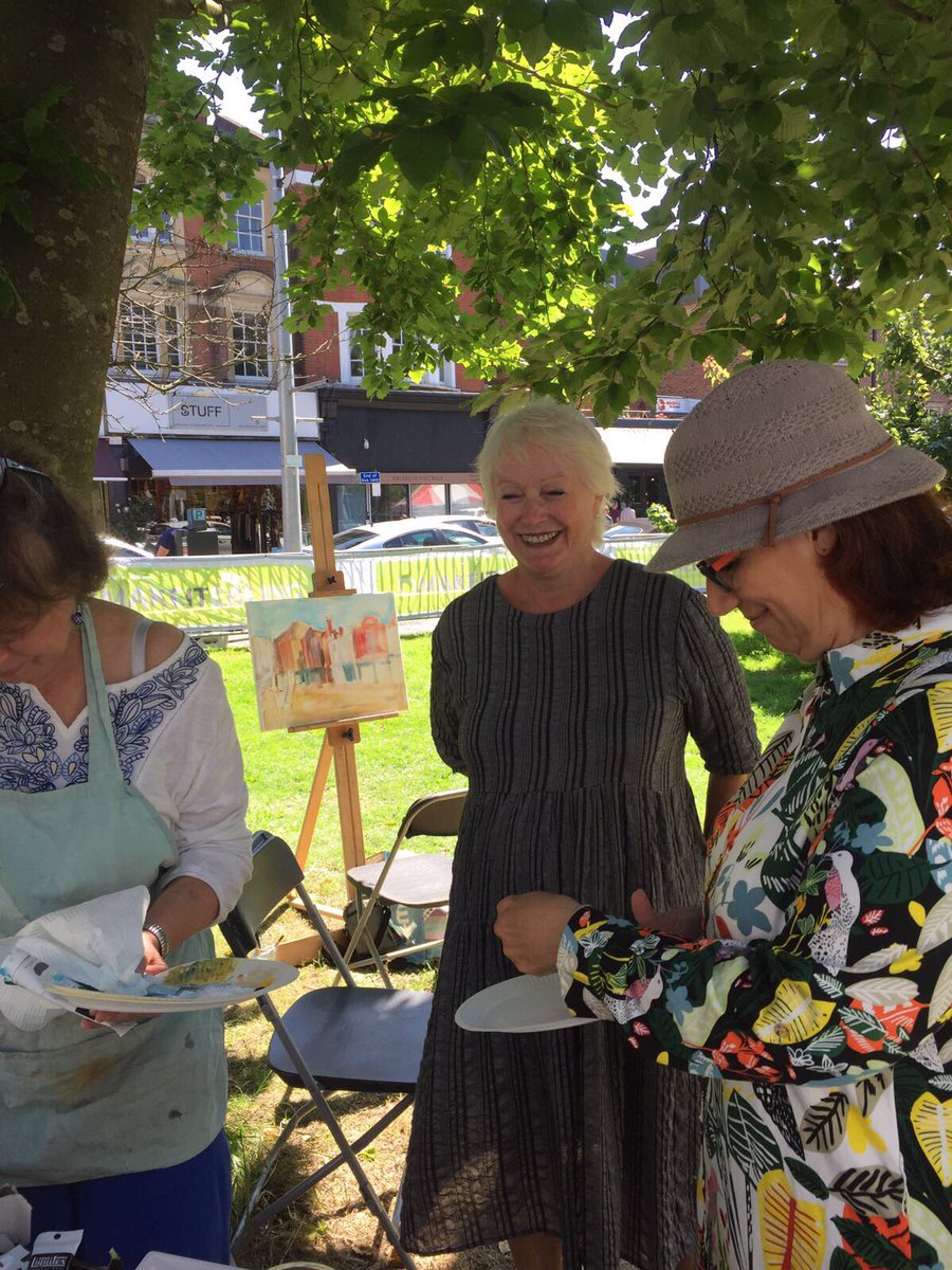 ForArtsSakeUK's tweet photo. Another glorious #MakeItSunday event outside the gallery - the sun is still shining, come and join us! @makeitealing #Ealing #BondStreet https://t.co/ZsZ8xVJV3R