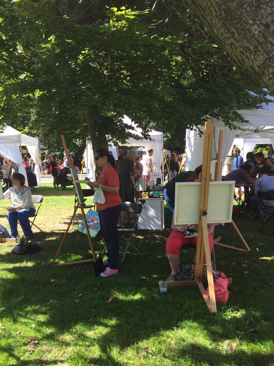 ForArtsSakeUK's tweet photo. Another glorious #MakeItSunday event outside the gallery - the sun is still shining, come and join us! @makeitealing #Ealing #BondStreet https://t.co/ZsZ8xVJV3R