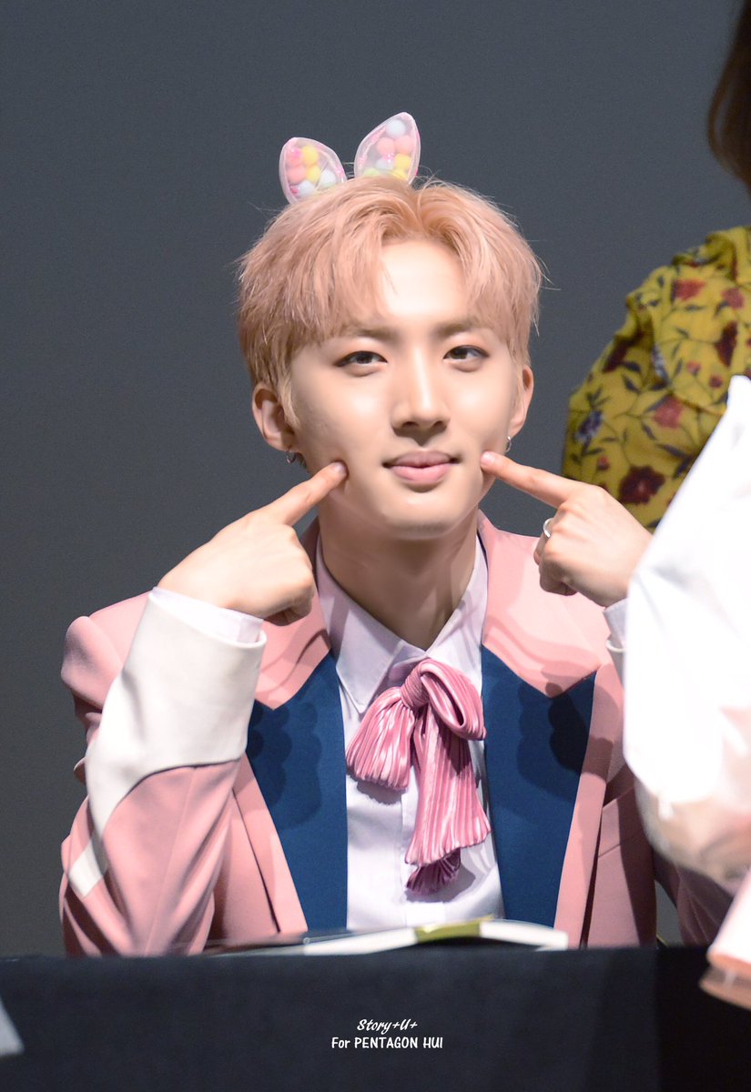 PTG__StoryU's tweet photo. 170828 25th #HUIppyBirthday 

오빠 생일축하해요❣️
앞으로도 응원할게욤❣️

@CUBE_PTG  #펜타곤 #PENTAGON  #PTG #후이 #이회택 #hui #フイ https://t.co/E9VRlvTpIv