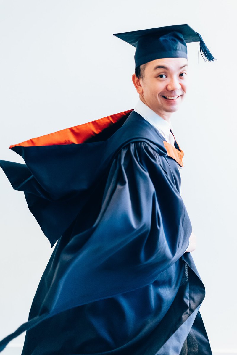 javanng's tweet photo. Photo of a fresh graduate who was awarded a degree in fashion #Singapore #fashiongrad #fashion #sgfashion #fashionista @sgfashion https://t.co/yXYeEqGZFI