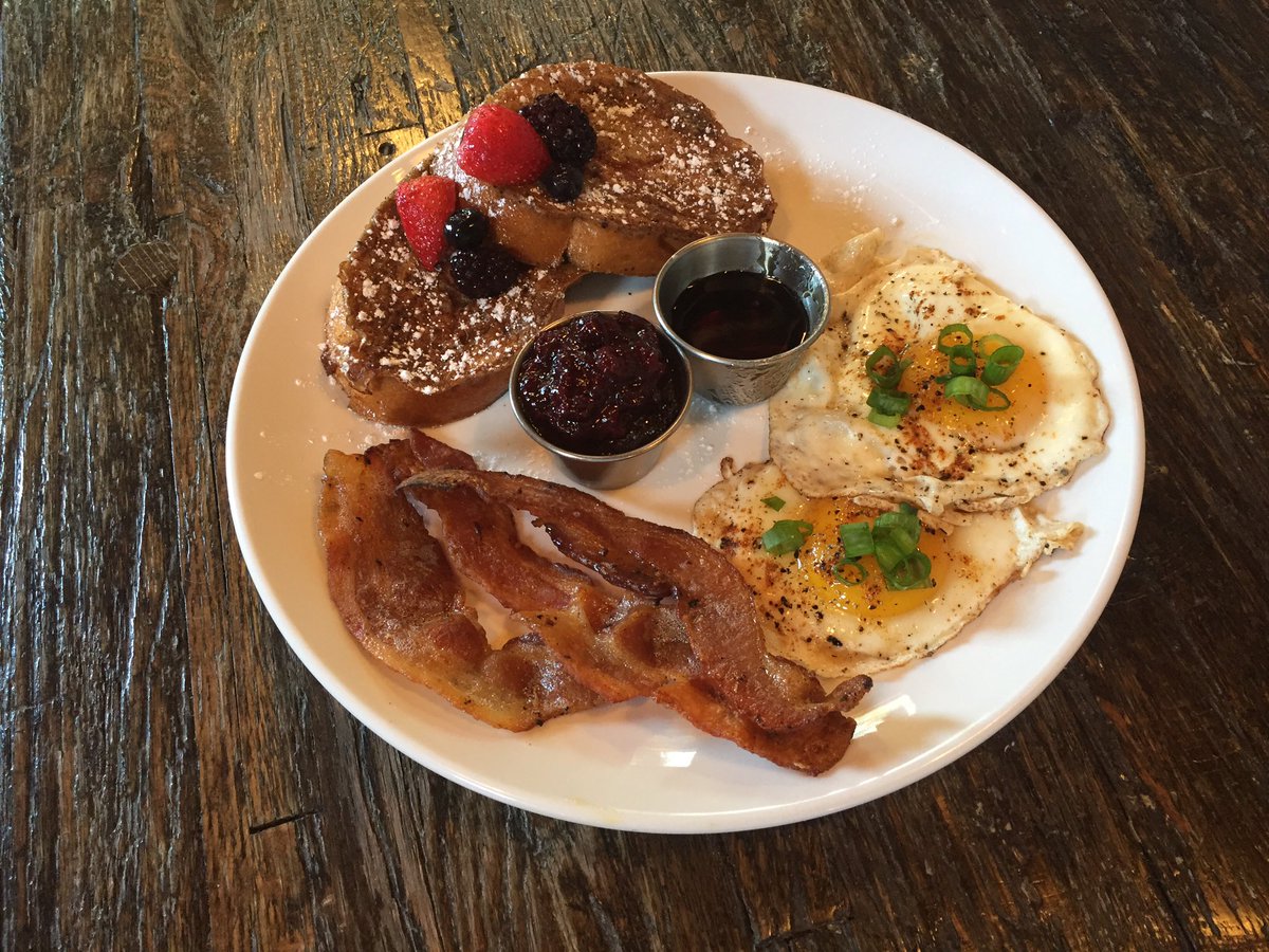 oakandore's tweet photo. Still reeling from #424Day fun? Hangover Brunch is on it's way, 11am-2pm! Wear an OK brewery shirt &amp; get free bacon🥓🥓🥓😱🥓🥓🥓🍻 https://t.co/m4AXPOW1Qd
