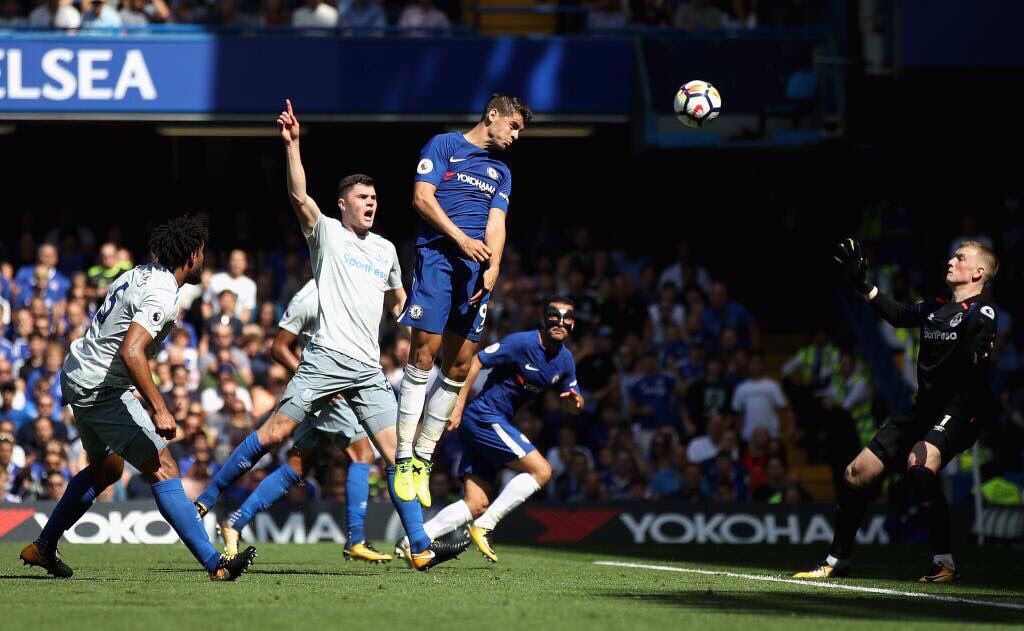 AlvaroMorata's tweet photo. Great win at Stamford Bridge!! Amazing atmosphere!! ⚽️⚽️🔵🔵 https://t.co/i5hat08oFk
