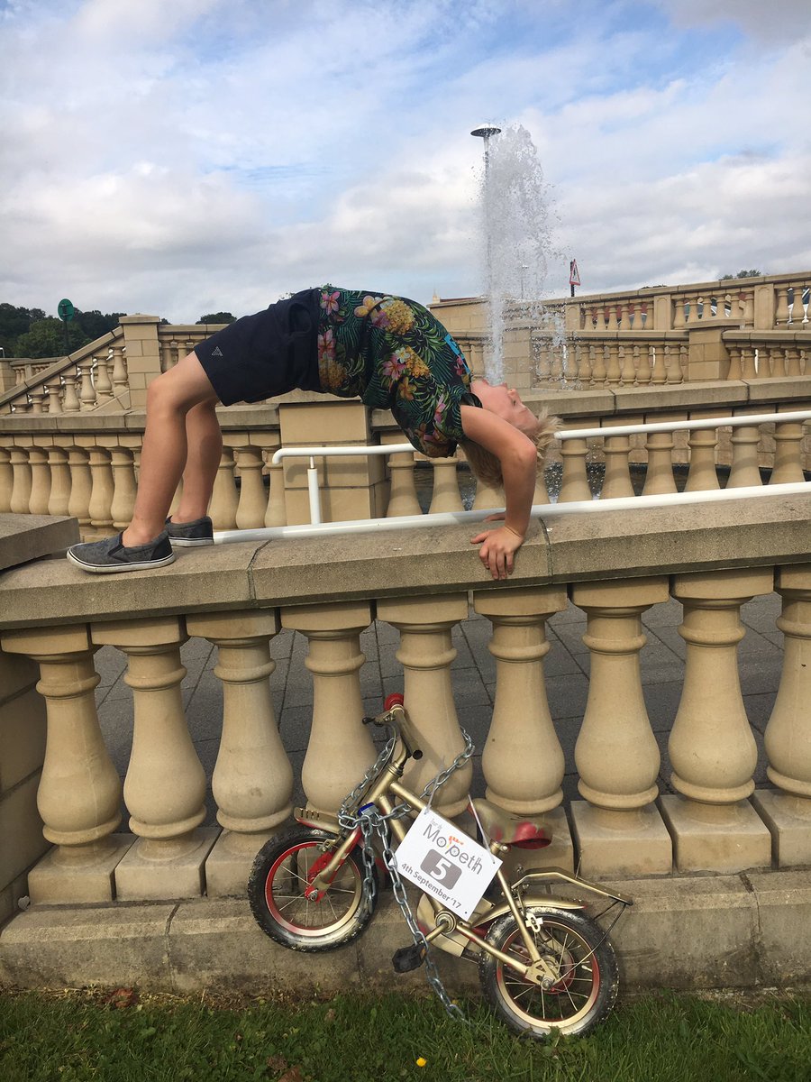 cazzash's tweet photo. More golden bikes... #NlandToB #EventsNE #TourofBritain #Morpeth #N_landCouncil #OVOToB @NewminsterMid https://t.co/VfiQFeEtKN