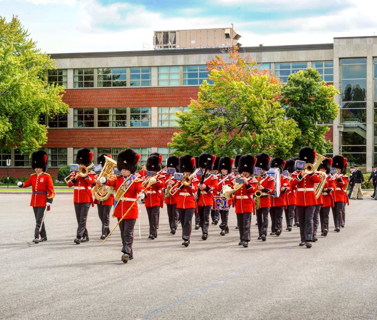 WindBandMaestro's tweet photo. Photography by Mario Poirier
© Her Majesty The Queen in Right of Canada, DND2017
La Musique du Royal 22e Régiment #MR22eR #MusiqueR22eR https://t.co/gFJHUEMeda