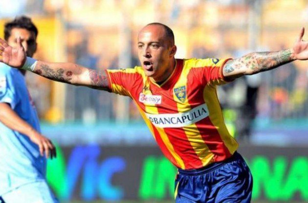 GazzaNet_it's tweet photo. Due anni fa l'addio al #calcio giocato. Ora #Chevanton ci ripensa: riparte dalla terza categoria! 
https://t.co/1Kot85NA3c https://t.co/cKlISPrlrV