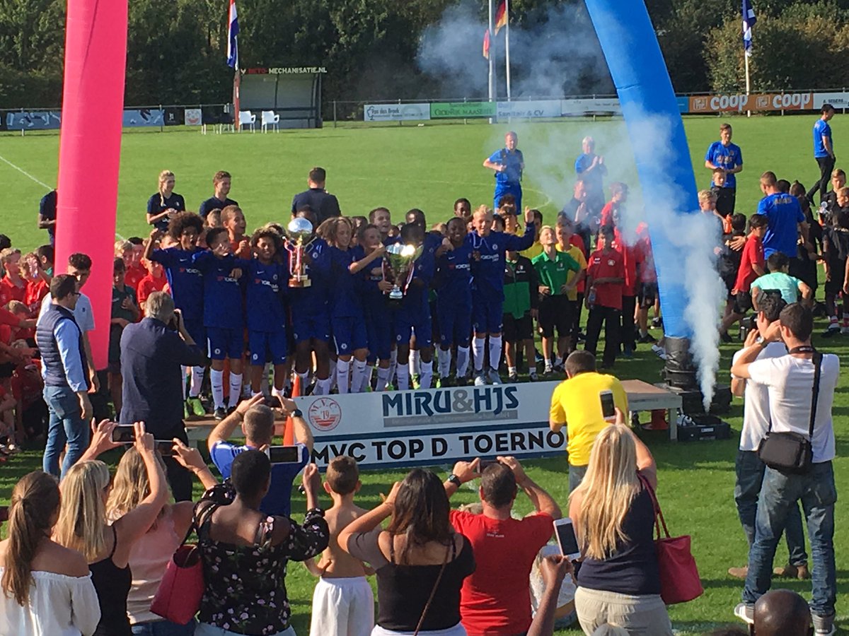 mvc19's tweet photo. Winnaar vh MVC Top-D toernooi na een 2-1 overwinning op Ajax: CHELSEA! #mvc19 #mvctopd https://t.co/yNJIzvg1lb