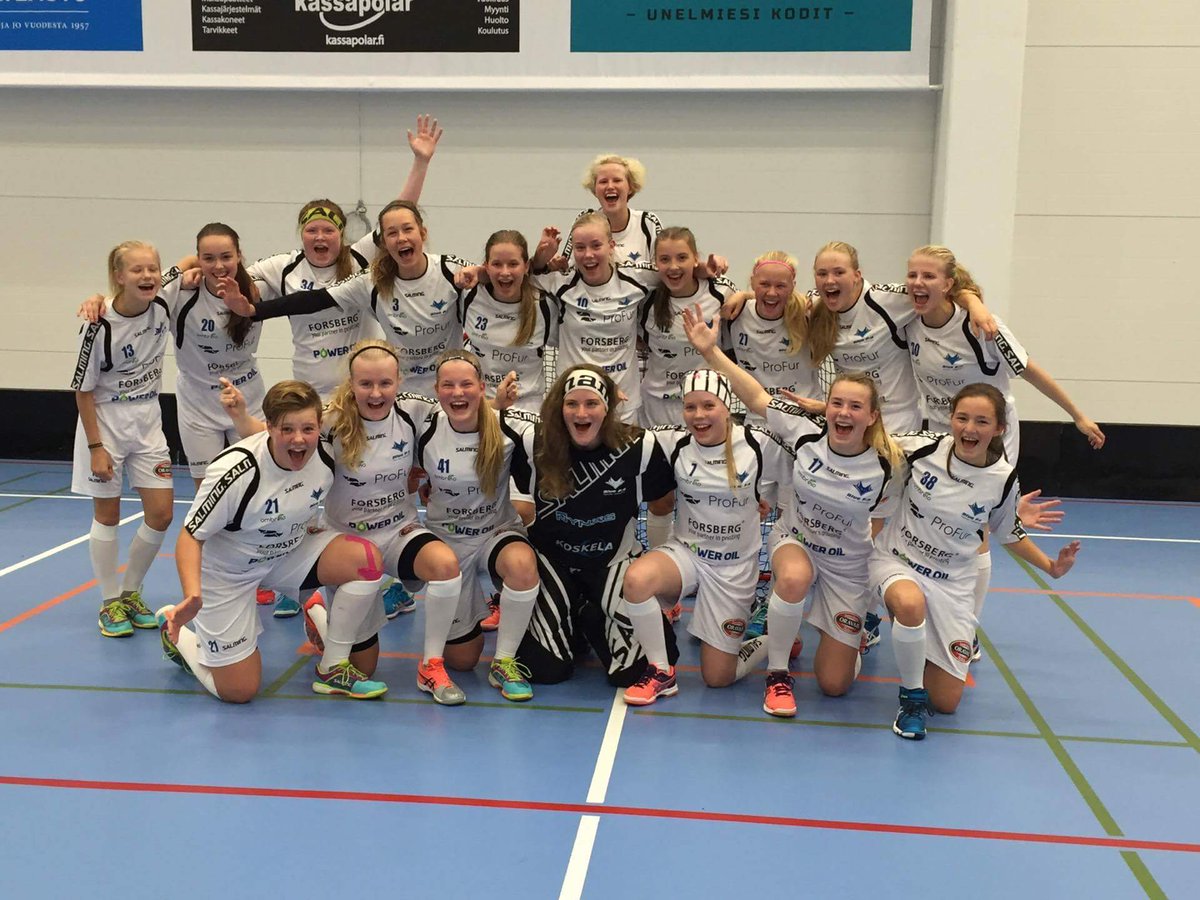 Blue Fox B-flickor är klara för FM-serien. Blue Fox B-tytöt ovat varmistaneet paikan SM-sarjassa. #salibandy #ibfbluefox #blåtthjärta