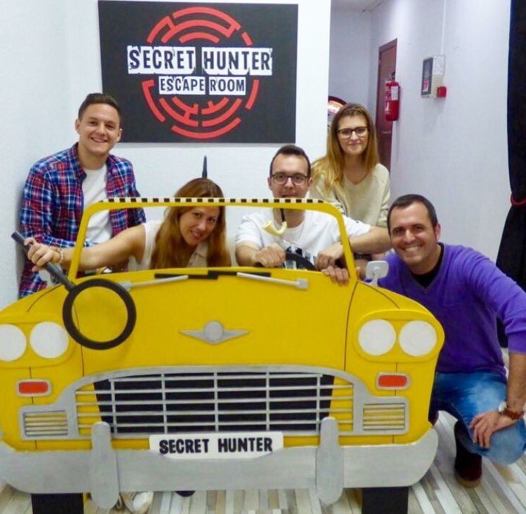 SecretHunter_ER's tweet photo. Nuevos valientes que investigan la Suite 405 ยกLOREA & FRIENDS! #Alicante #SecretHunter #EscapeRoom https://t.co/jIELMqunDH