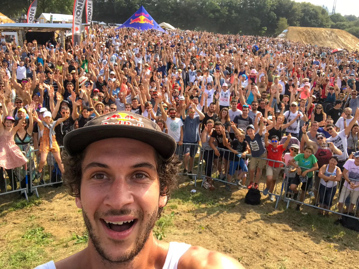 MatthiasDandois's tweet photo. Un ENORME MERCI au public incroyable du #finistairshow pour la bonne énergie!! À très vite!! @redbullfrance https://t.co/IDTEB5erKW