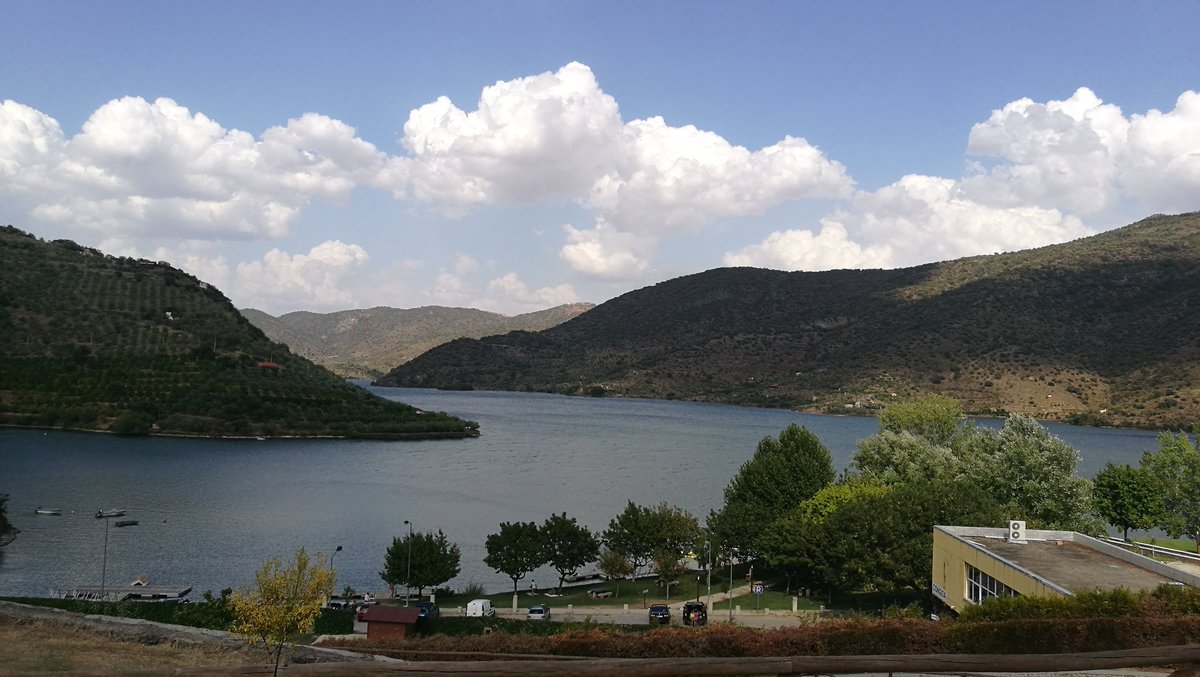 DouroTurnat's tweet photo. Buenas tardes desde el #Paraiso dónde contemplar dos países a la vez es gratis#España y #Portugal Fascinante y #ResevadelaBiosfera @amgardi https://t.co/AwB9DVUkuu