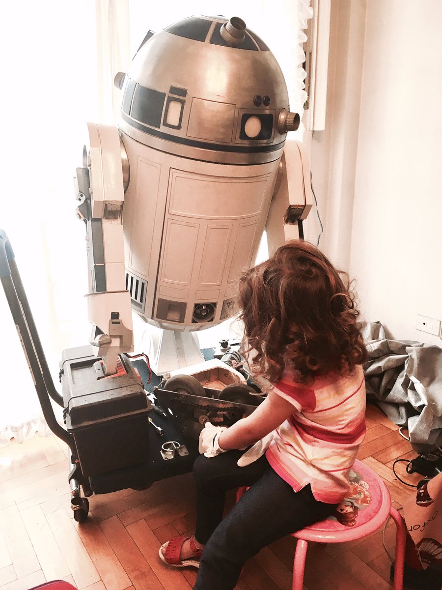 R2D2_ARG's tweet photo. Service time! https://t.co/X7Q307zKky