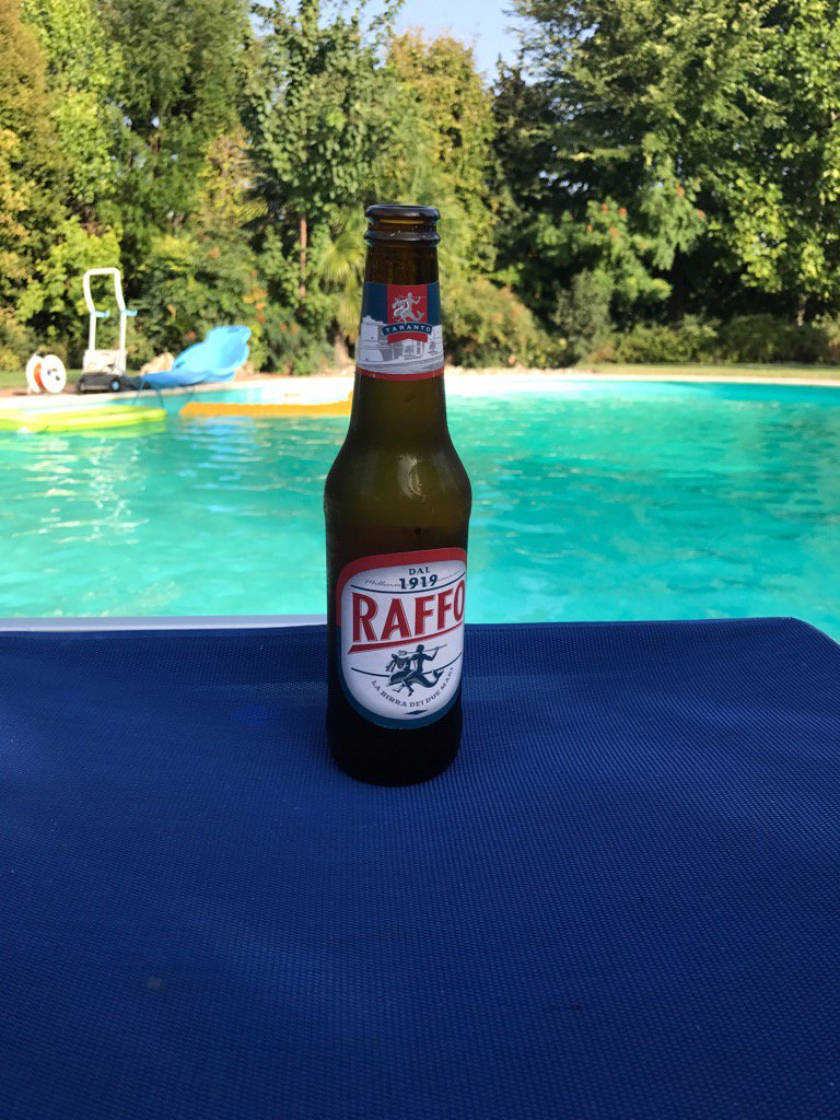 CavFPugliese's tweet photo. Sole caldo casa manca il mare di Taranto ma mi consolo con una Raffo 😎 👍 https://t.co/GDEjgwr52v