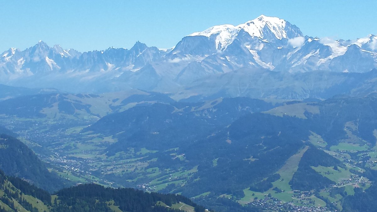e49allard's tweet photo. Belle rando avec vue sur le Mont-Blanc cette semaine https://t.co/qAqQDWZqvT