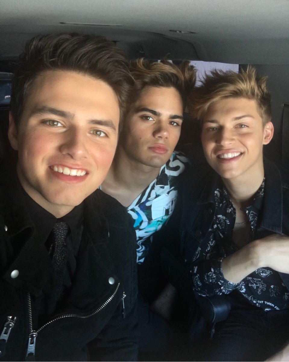 Headed to the 2017 <a href="/MTV/">MTV</a> VMAs 💥💥