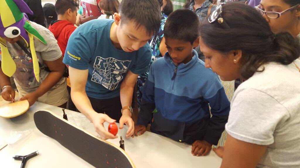 QPLNYC's tweet photo. Thank you to @BloombergDotOrg for helping some happy teens build their own #skateboards! #BloombergService #PeninsulaLibrary #QLeveryone https://t.co/RWfv78Zb1N