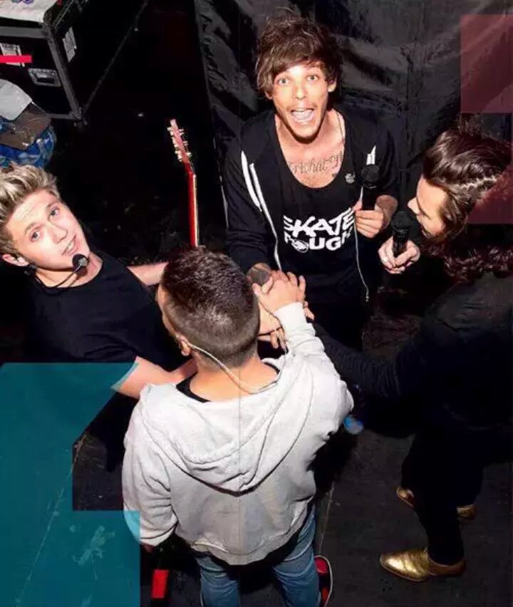 OfficialNHMX's tweet photo. @NiallOfficial @NiallUpdates_MX 🍀Day 7 - Niall and ot4. 😭💕
#24DaysOfNiall 
#NHMX🇲🇽 https://t.co/siPmklH8GE