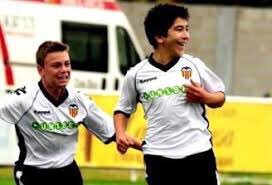 ChemaMancha's tweet photo. Lato para Soler y gol. Pasan los años. Da igual en Paterna o en el Bernabéu, de cadetes o profesionales. Siguen disfrutando juntos https://t.co/VO3xwiXIVy