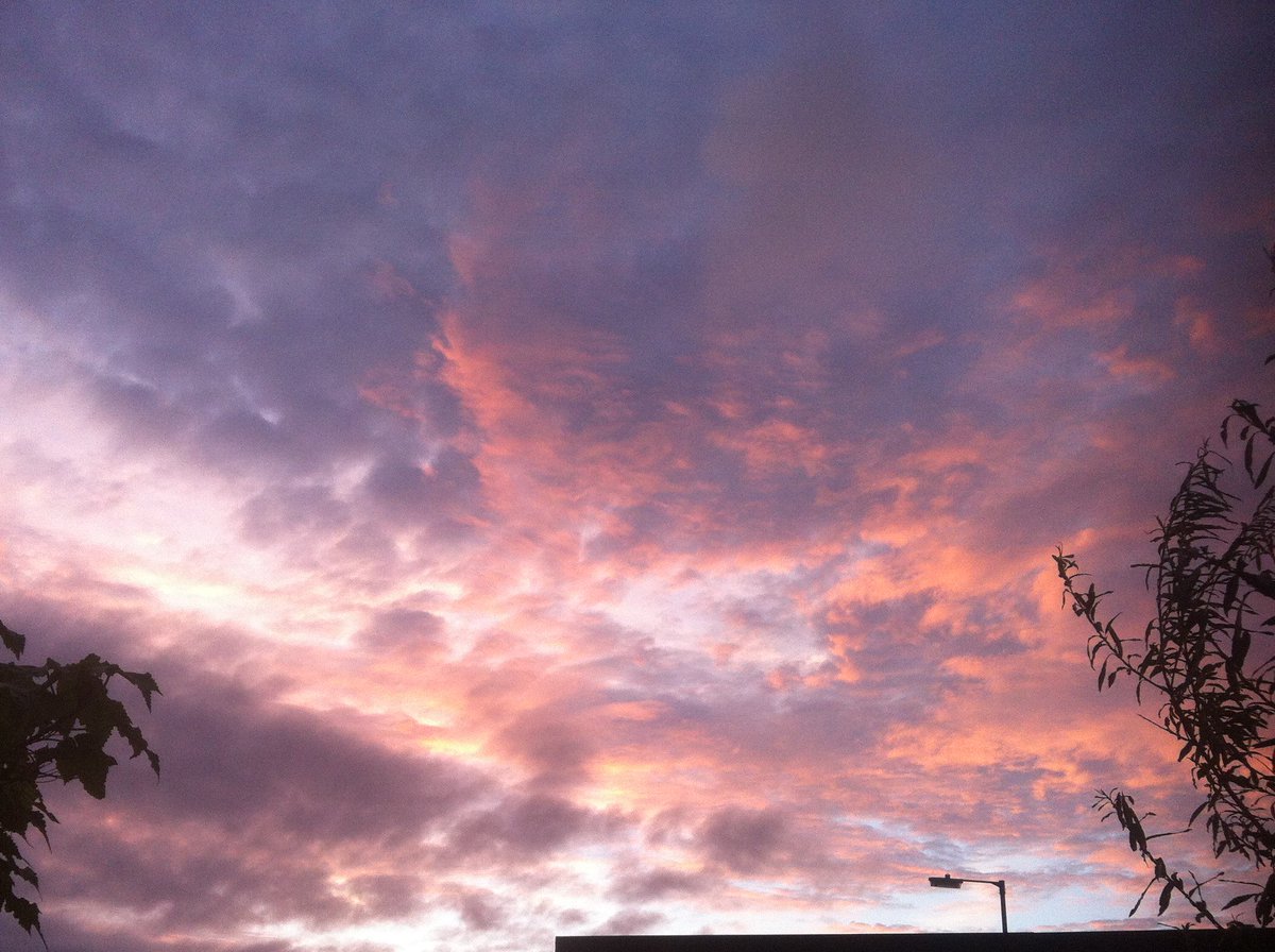 hagsdemesne87's tweet photo. #lastofthelight merging clouds https://t.co/10NGb0qc5d