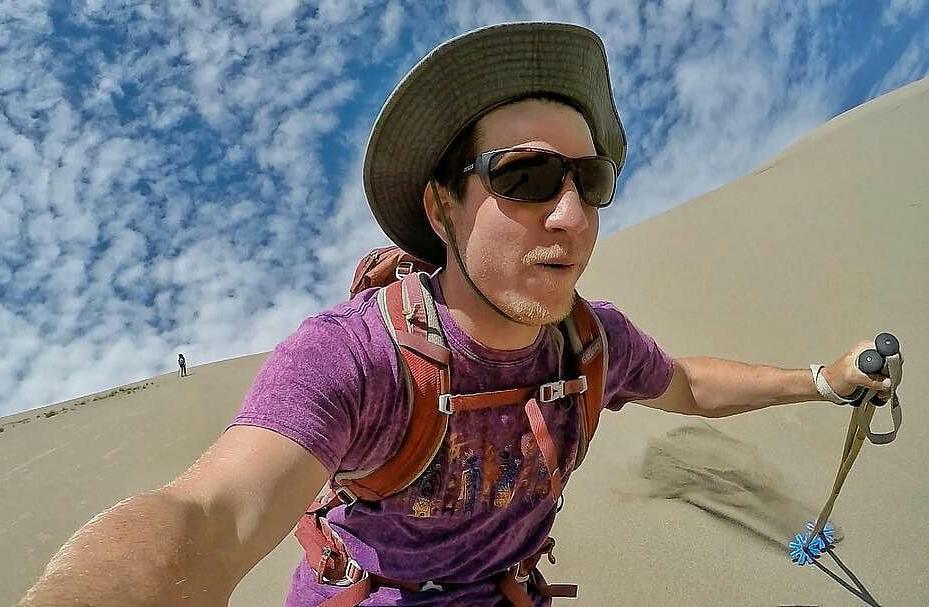 Team skier @_austjohn warming up the legs slidin around on the sand! #bambooisbetter #skiing #sandskiing #powday? ift.tt/2vB2LvD