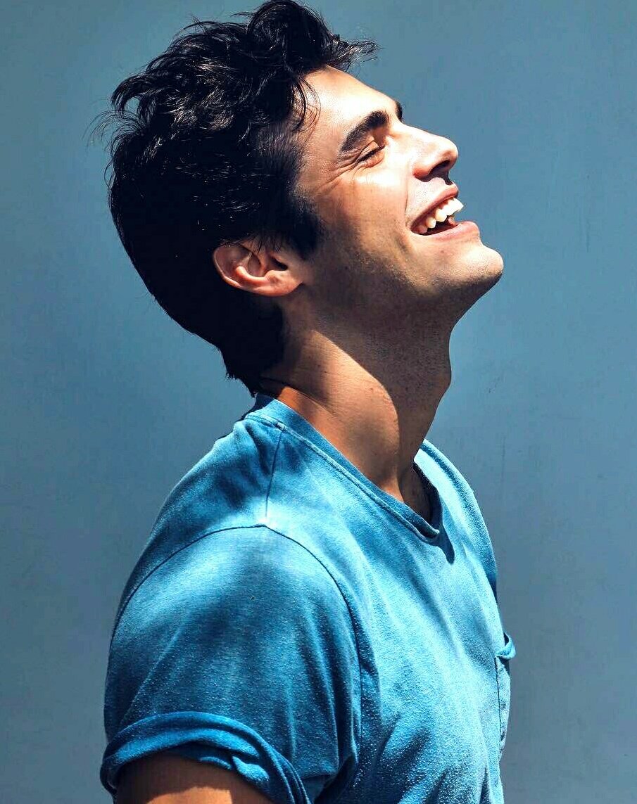 PrettyboyyAlec's tweet photo. Alec's smile Vs. Matt's smile https://t.co/IyWbnQzg38