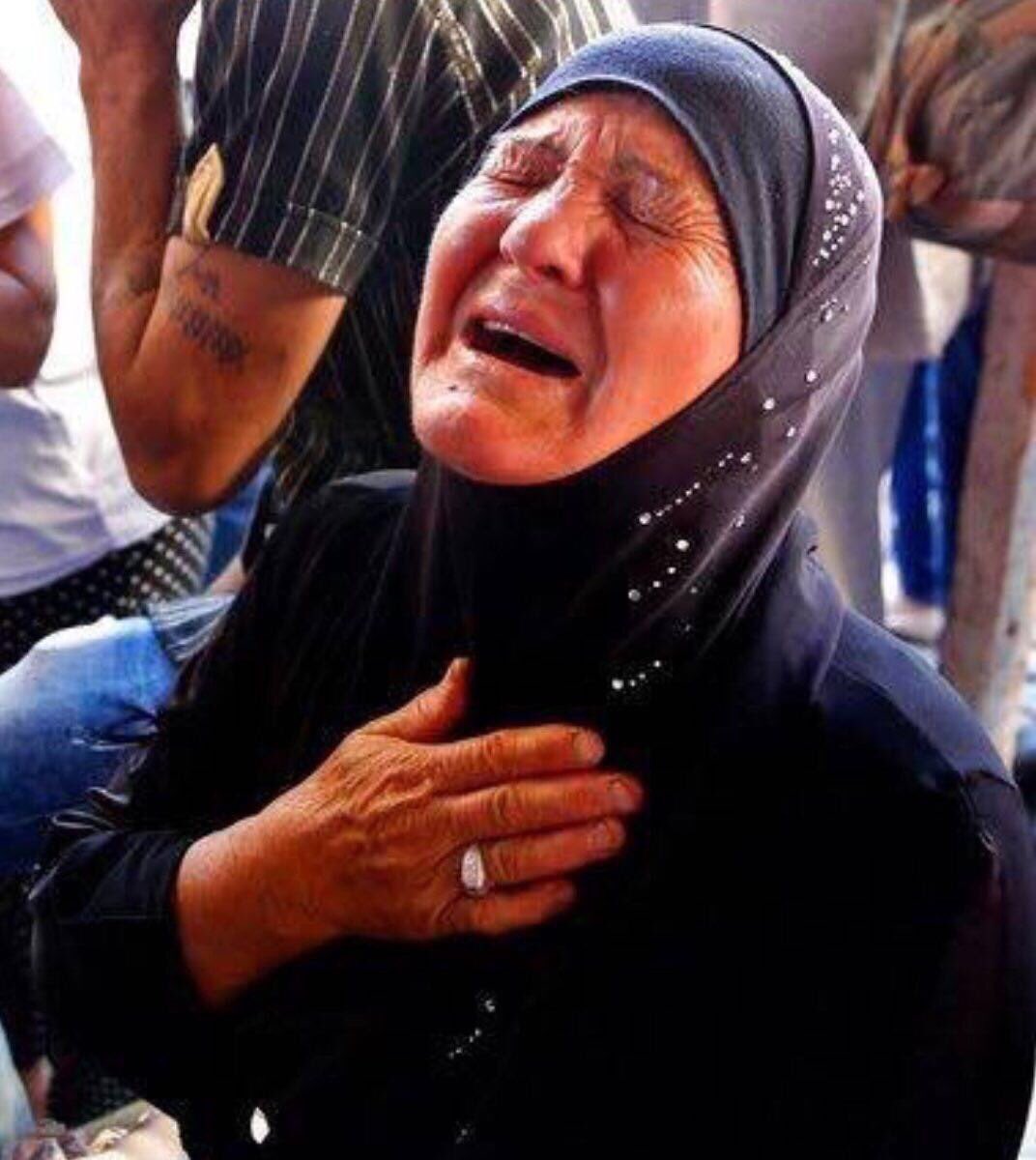 RimaNJEIM's tweet photo. يا امّي قوليلن اليوم بدفن رفات ابني البطل 
وبدفن معها دولة بكاملها
وخذي بالخاطر عنّي
وما تنسي تقوليلن مبروك "النصر"
https://t.co/B69jSgvxbv https://t.co/o8OzpWnd8I