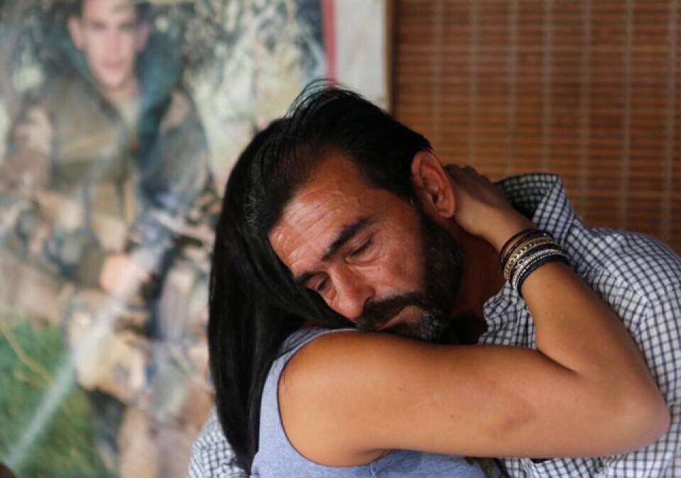 RimaNJEIM's tweet photo. يا امّي قوليلن اليوم بدفن رفات ابني البطل 
وبدفن معها دولة بكاملها
وخذي بالخاطر عنّي
وما تنسي تقوليلن مبروك "النصر"
https://t.co/B69jSgvxbv https://t.co/o8OzpWnd8I