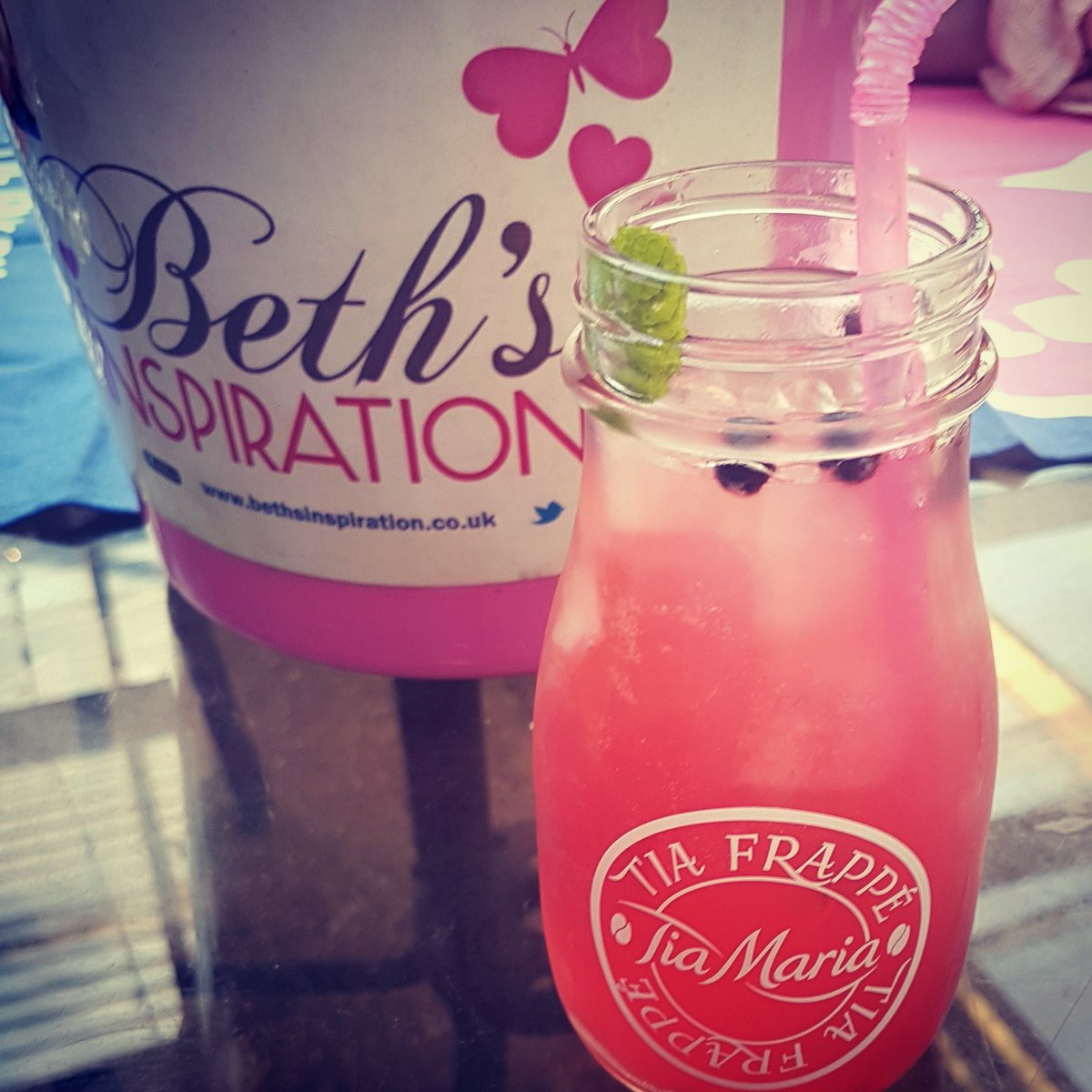 BethInspiredUs's tweet photo. Lovely gin cocktails this afternoon! Lovely time had by all thankyou for all your continued support ❤😘 xx https://t.co/PSLURKbte3