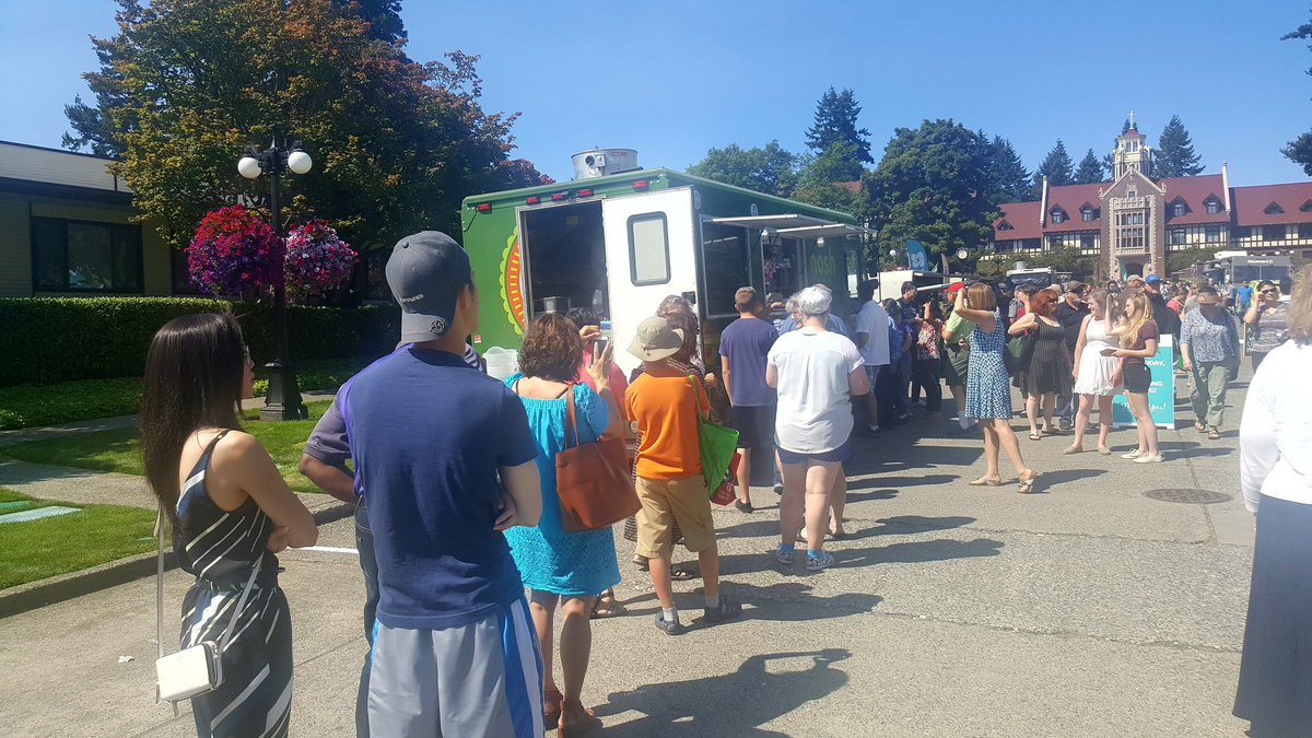 At mobile food fight for hunger! With <a href="/noshthetruck/">Nosh The Truck</a> <a href="/kmgtruck/">Kiss My Grits</a> <a href="/thaiuup/">Thai-U-Up</a> @pilgrimseattle Great food, great cause!