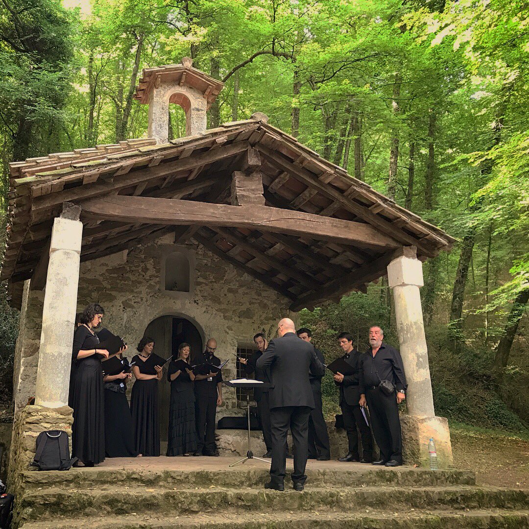 Concert avui al bell mig del bosc #MedievalMusic #LlibreVermellDeMontserrat #SoldOut #Nature