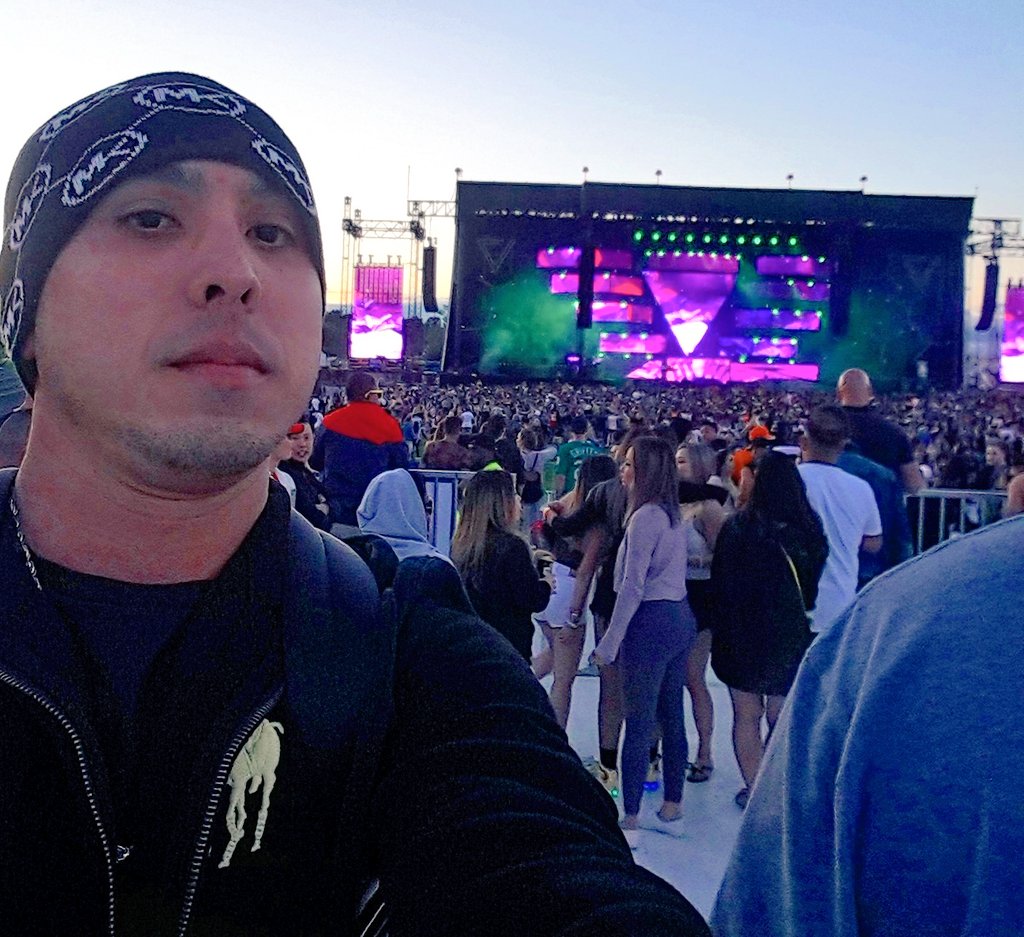 Kaipz808's tweet photo. #Kaipz #KaipzKillinBeats #FestivalSeason #SummerVibes #veld #veld2017 #veldmusicfestival #musicfestival #TdoT #djlife #VIP #producerlife ๐๐ https://t.co/6HI1h8kKyH