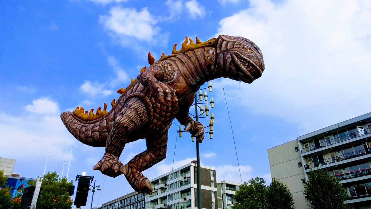 Afsluiting <a href="/CulturaNova/">Cultura Nova</a> #Heerlen door #PlasticiensVolants! #Godzilla #cn17
