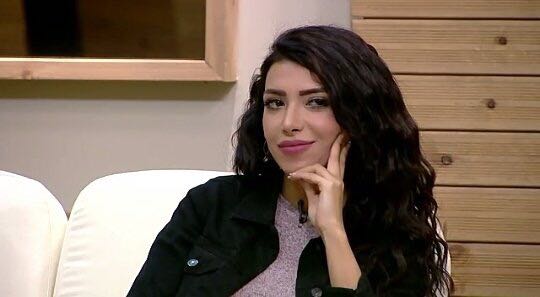 okulumyolcusu's tweet image. Bu şey değilmi ya herşeyiyle dörtdörtlük olan KADIN 
FoxTvde DidemDelen