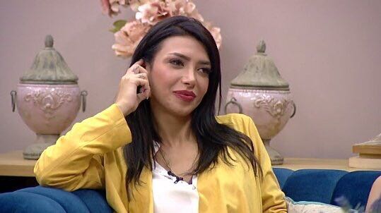 okulumyolcusu's tweet image. Bu şey değilmi ya herşeyiyle dörtdörtlük olan KADIN 
FoxTvde DidemDelen