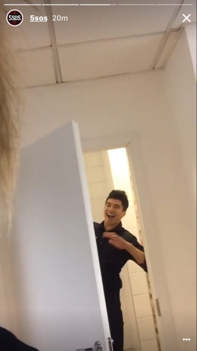 THE COMEBACK OF THE QUIFF THIS IS WHAT IVE BEEN WAITING FOR <a href="/Calum5SOS/">Calum Hood</a>