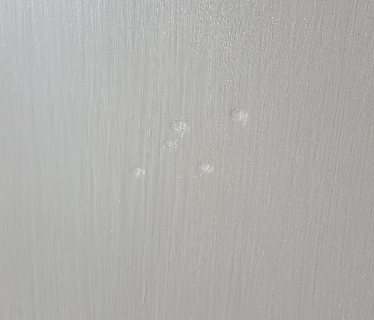 bakecakemake's tweet photo. @AmazonUK Thanks very much to your delivery driver who just dented our front door instead of using the flipping knocker 😡 #nothappy https://t.co/cx4R2q9MdL