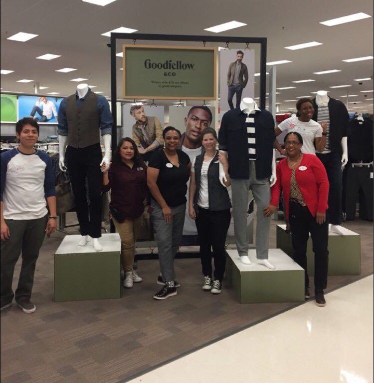 EtlErinJohnson's tweet photo. Guess who is the STL!?!? #target @dustydlongoria @whatisbougie @ConnieAtTheHill @FisherKendra @TargetNews #brandlaunch https://t.co/aAjoWEOnls
