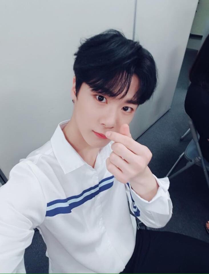 [Çeviri]20170827 ASTRO Official Twitter Güncellemesi #아스트로 #문빈 

-Hadi senin gününü de güzelleştirelim!!

#Astro #Fighting #Bugünde #Roha-ya