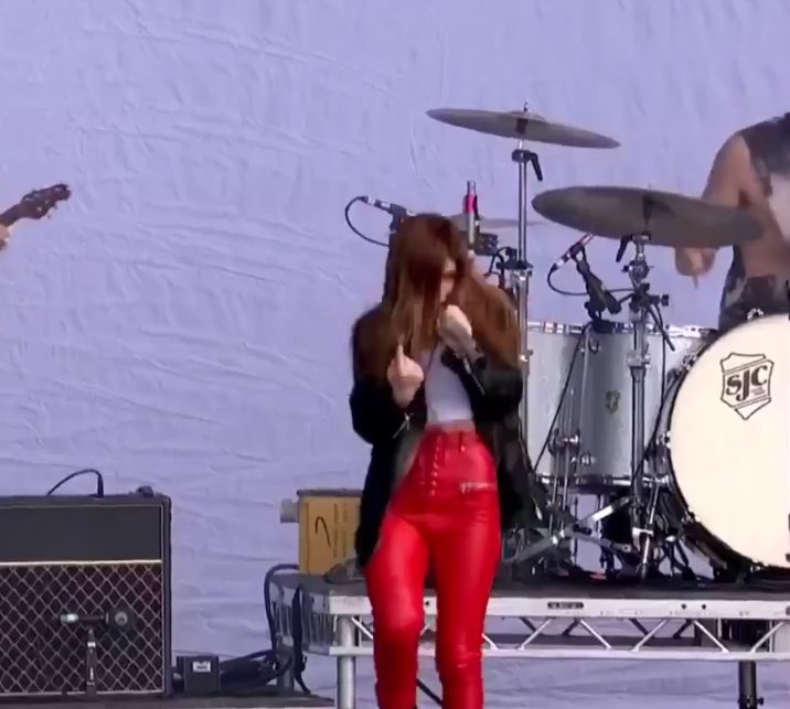these lace up red leather pants chrissy wore at the Reading Festival are from a website called Forward!
 fwrd.com/fw/mobile/Disp…